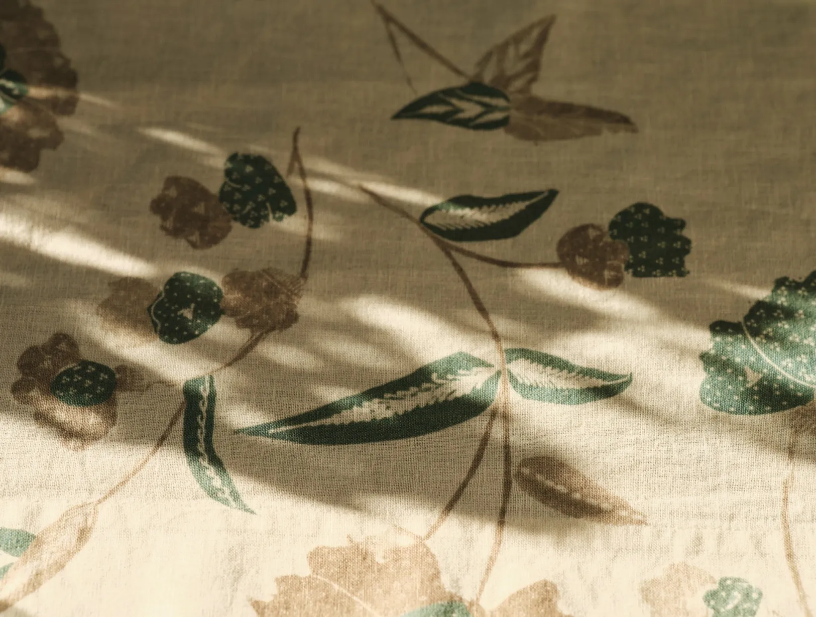 Hot Coyuchi Aurora Print Table Runner Natural w/Surf