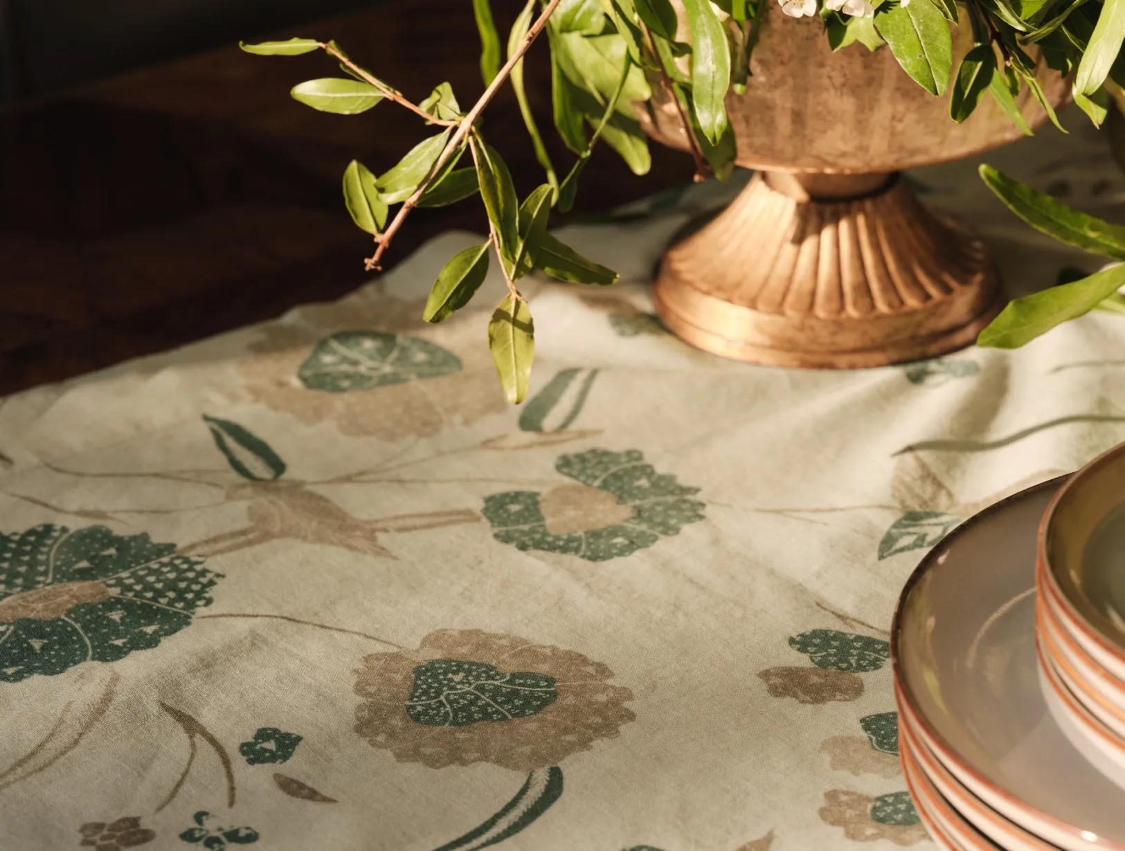 Hot Coyuchi Aurora Print Table Runner Natural w/Surf