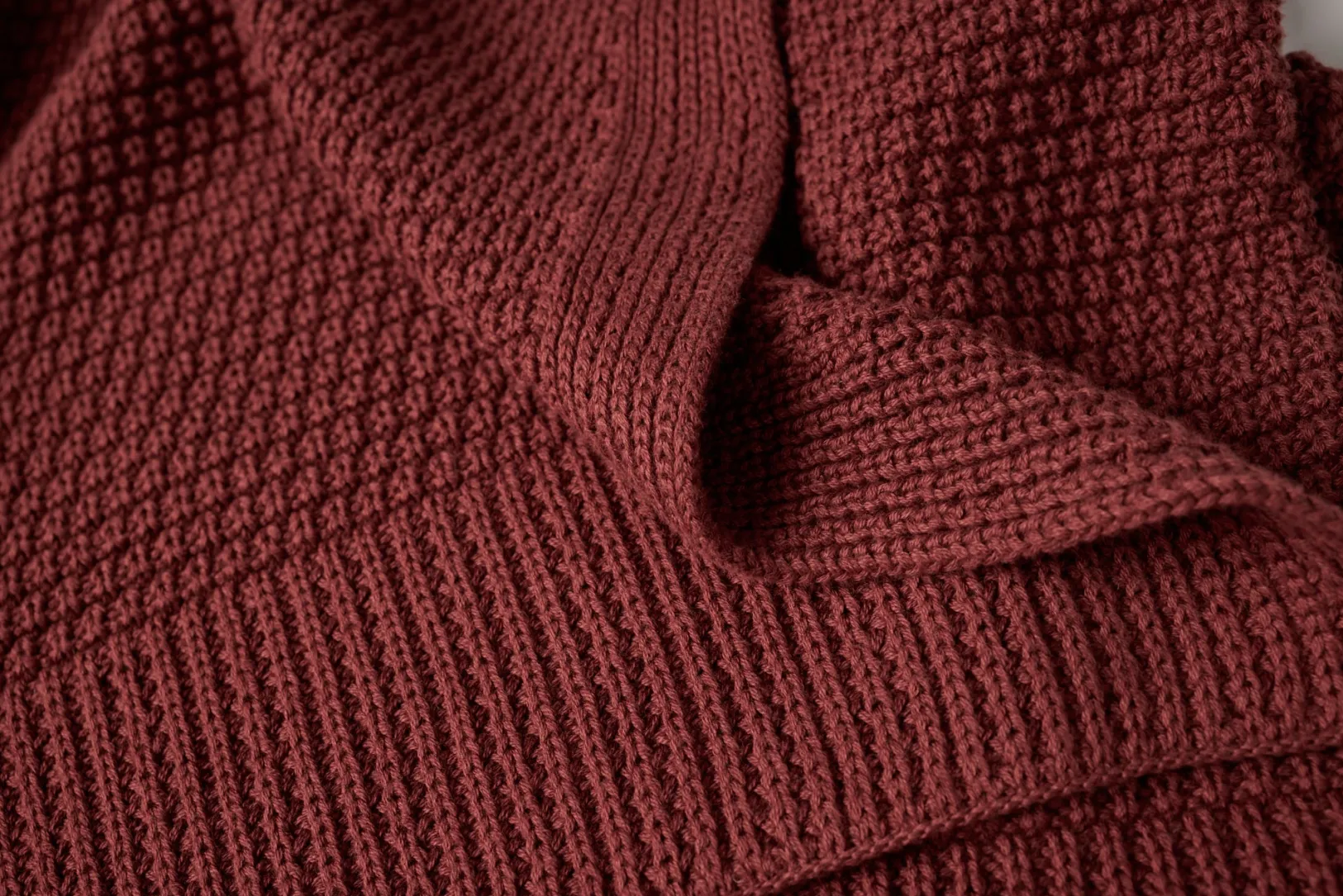Sale Coyuchi Avalon Organic Knit Throw Claret