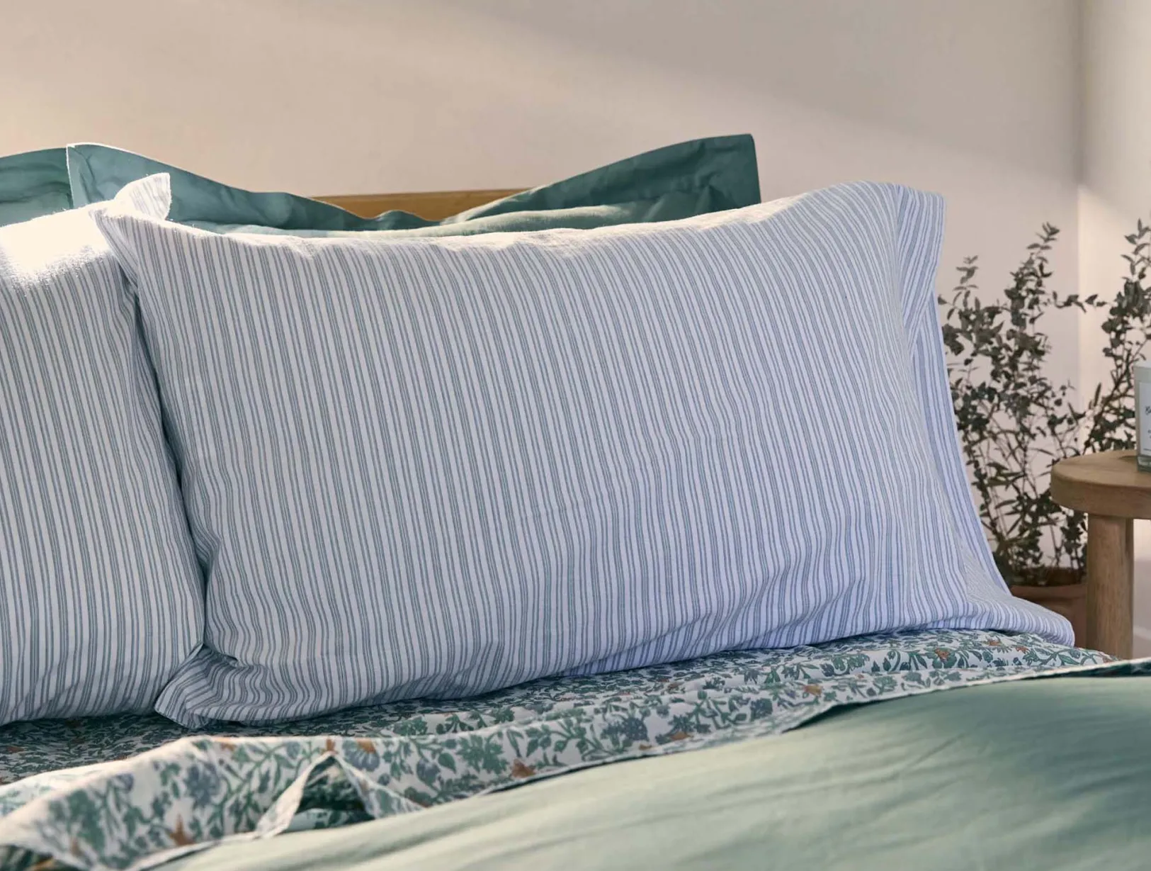 Discount Coyuchi Organic Crinkled Percale™ Fitted Sheet