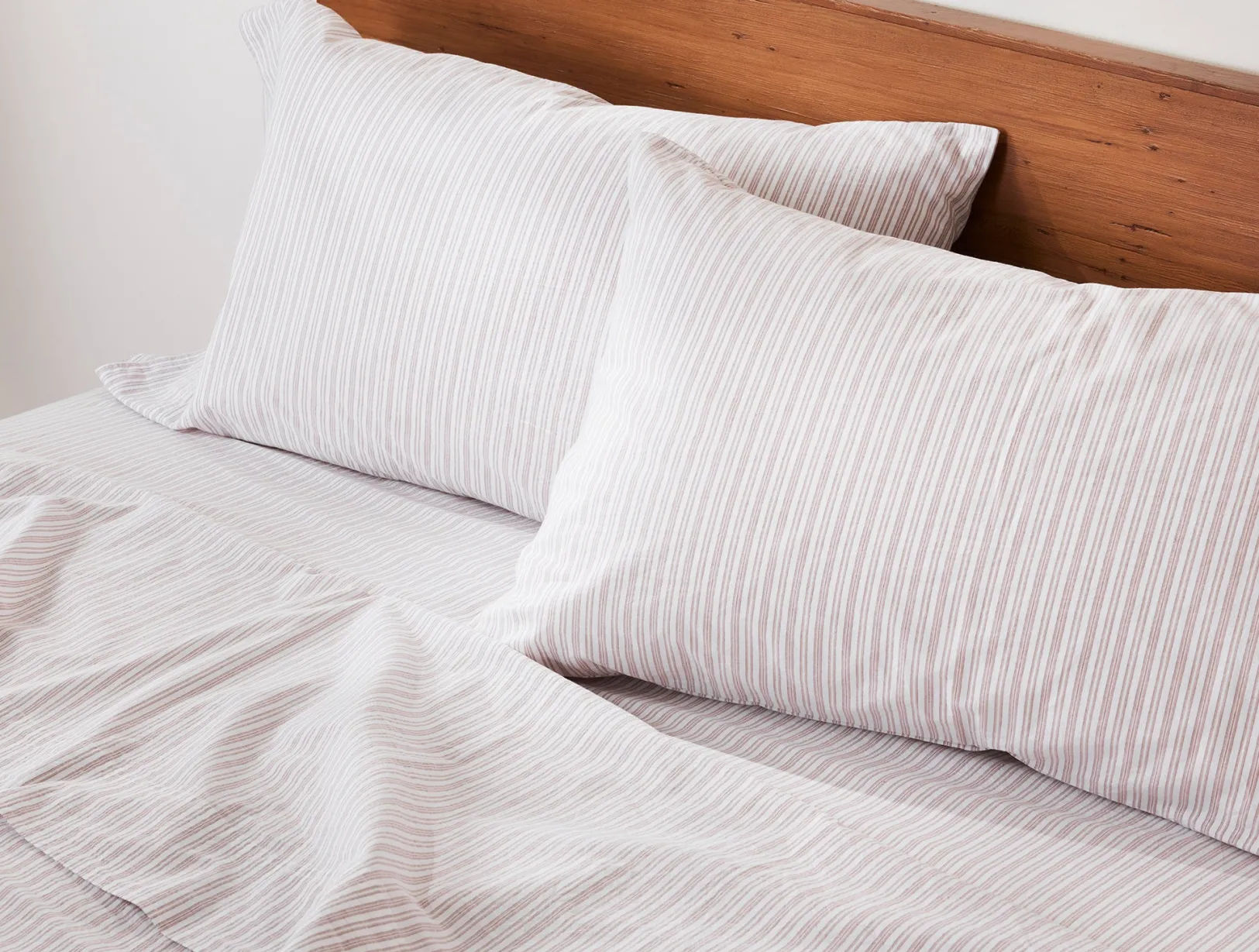 Fashion Coyuchi Organic Crinkled Percale™ Fitted Sheet